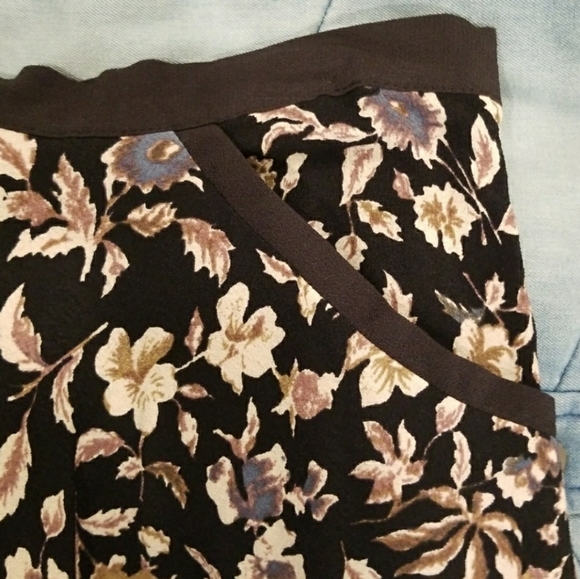 Écote A-line Skirt - Picture 2 of 3